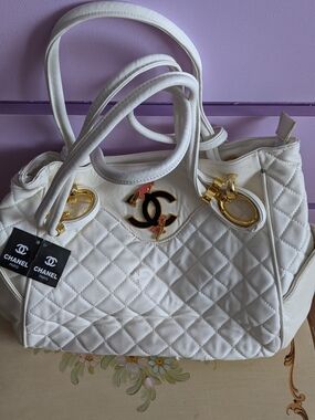 CHANEL  White Fa Je Quilted Shoulder Bag with Gold CC Hardware